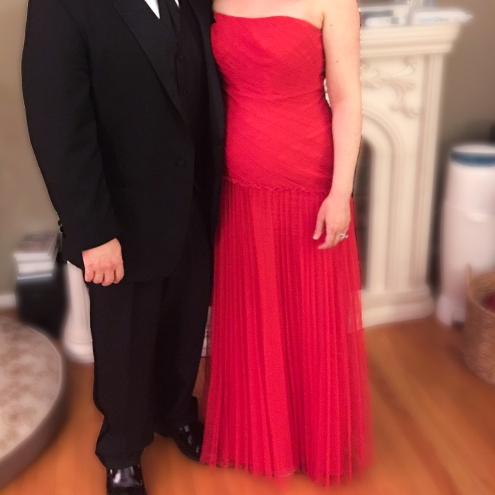 Vera Wang WHITE, red strapless or halter dress